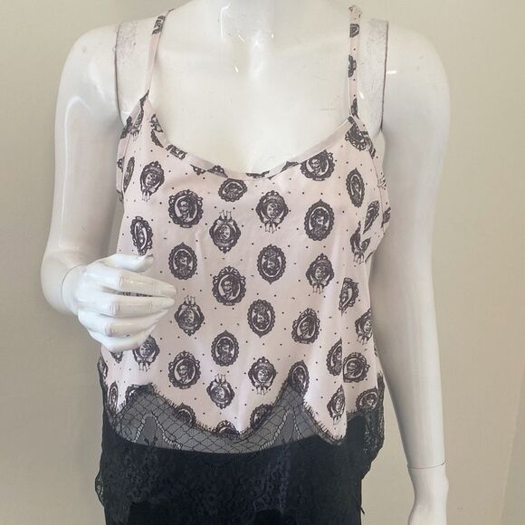 Hot Topic Pride & Prejudice Zombie Collection Cameo Print Tank Top w Lace Hem - Picture 1 of 7